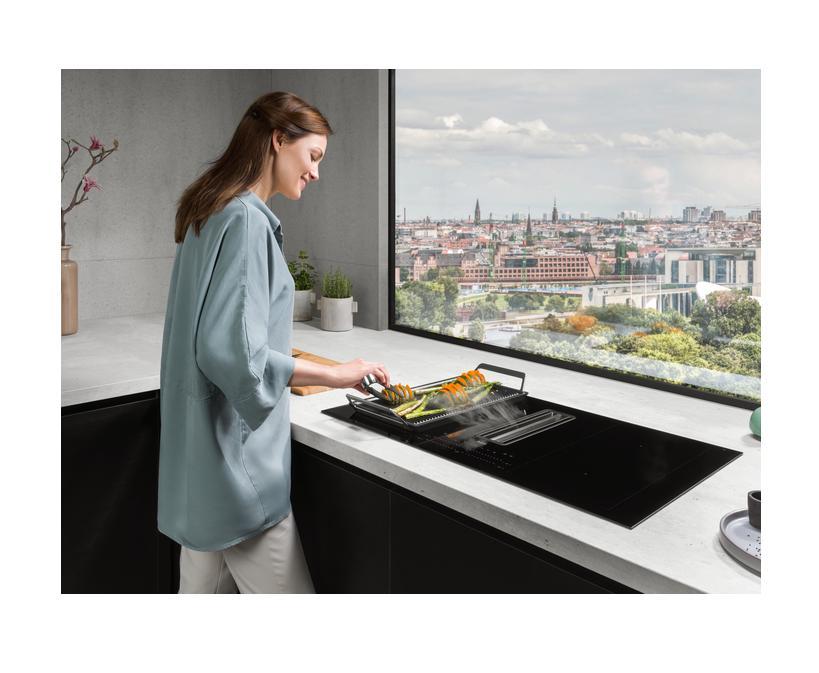 AEG CCE84751CB Induktion Kochfeld rahmenlos mit Dunstabzug 83 cm breit Umluftversion, EEK A+