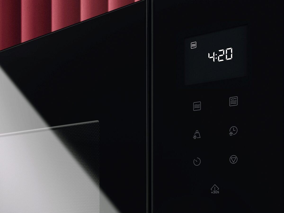 AEG OS5MG20EB Einbau-Mikrowelle, 20 l, 800 W, Grillfunktion, LED-Display, elektronische Öffnung, Anti-Fingerabdruck, schwarz