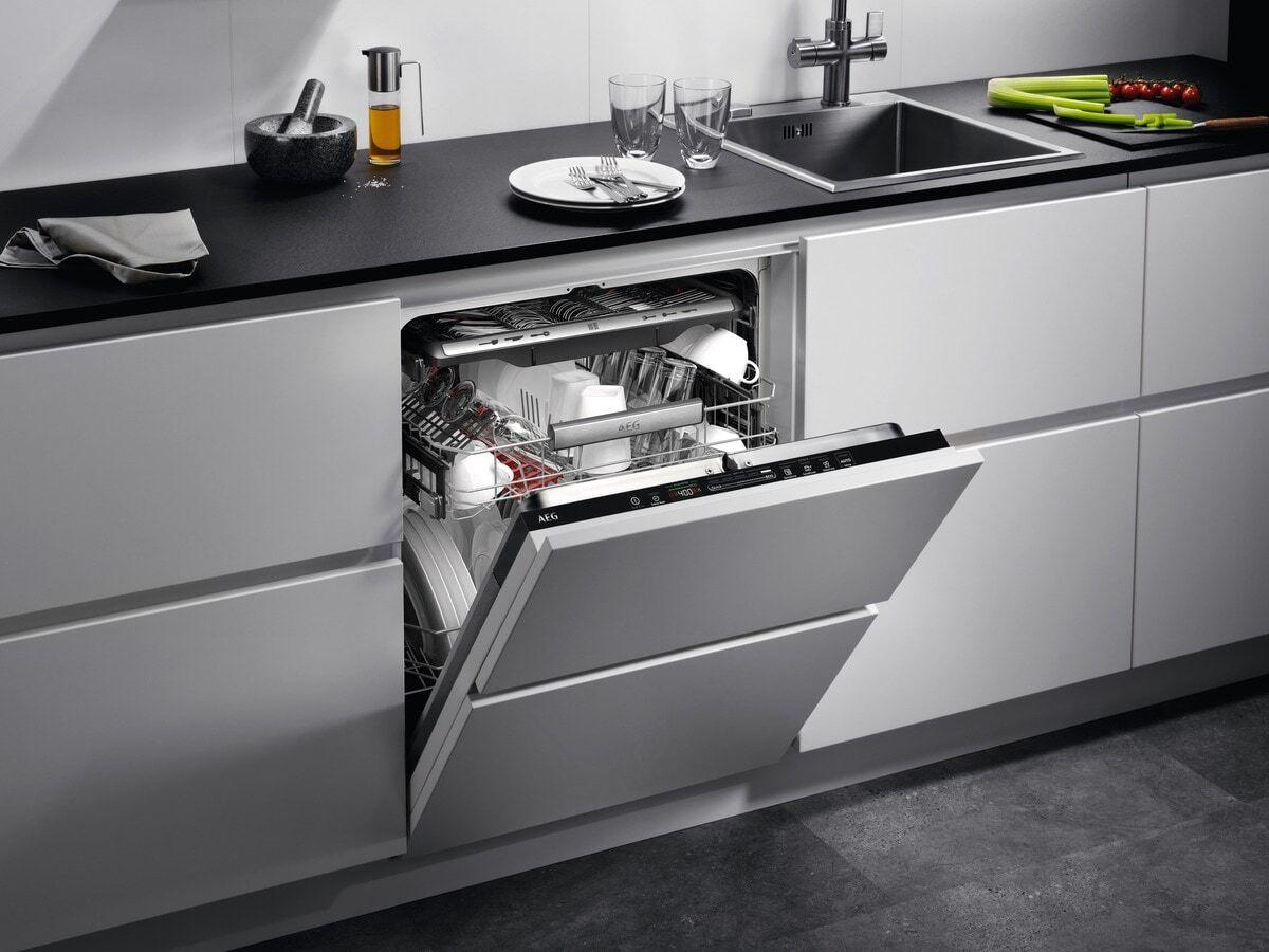 AEG FSE76738P Vollintegrierter-Geschirrspüler / Serie 7000 mit GlassCare / 60cm / WLAN-fähig / AirDry