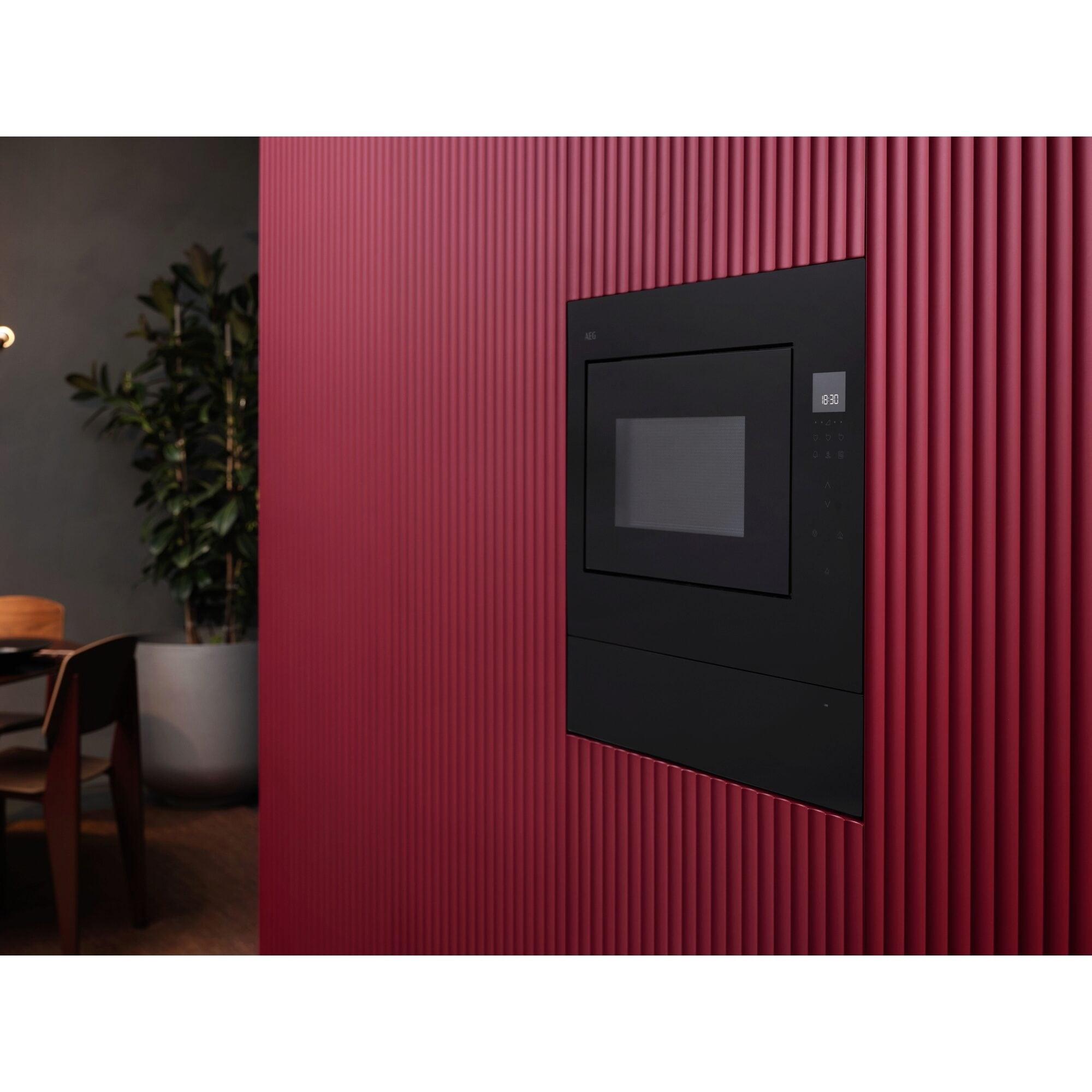 AEG OS5MG20EB Einbau-Mikrowelle, 20 l, 800 W, Grillfunktion, LED-Display, elektronische Öffnung, Anti-Fingerabdruck, schwarz